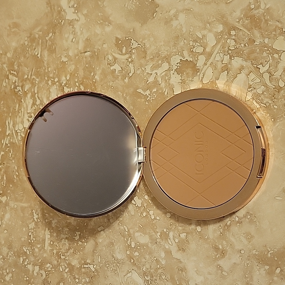 Iconic London Ultimate Bronzing Powder - Light Bronze